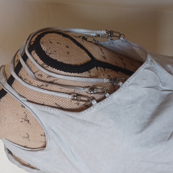 DOLLSKILL DARKER WAVS XXL NATURAL CROPPED TANK WITH HOOKS - Picture 2 of 10